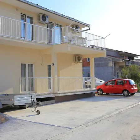 Lägenhet With A Parking Space Split - 18214
