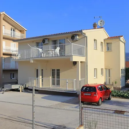 With A Parking Space Split - 18214 Solin